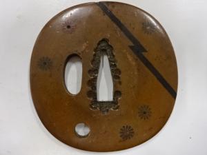 銅地　赤銅　平象嵌　鍔